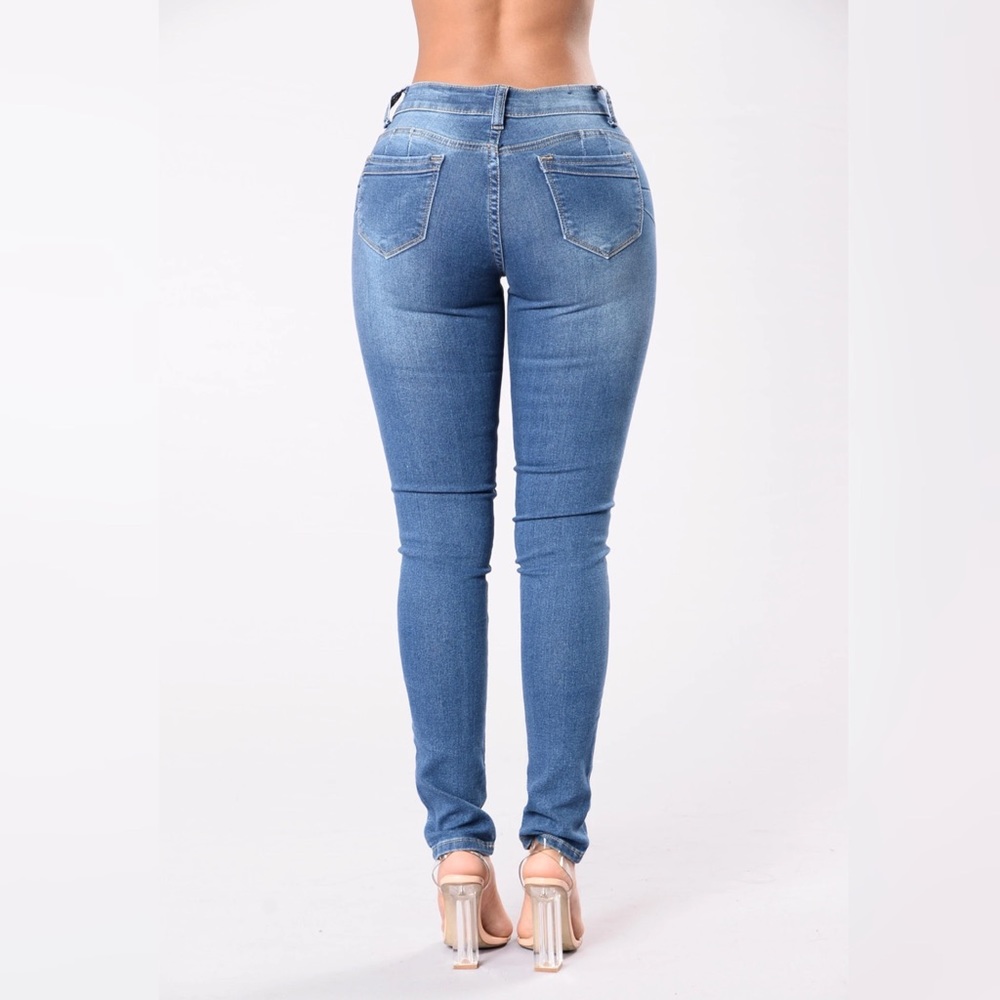 NWT Fashion Nova: I Just Might Booty Shaping Jeans